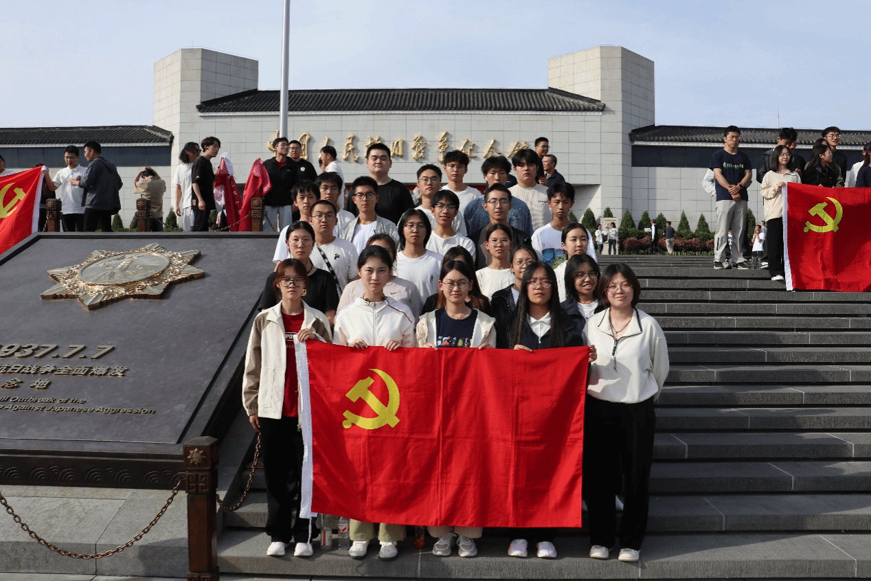 智能讲堂·传承红色基因 leyu乐鱼在线登录入口本科生党支部 赴中国人民抗日战争纪念馆开展主题学习