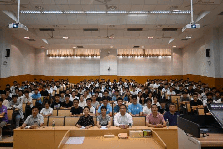 leyu乐鱼在线登录入口举行2025级新生入学教育